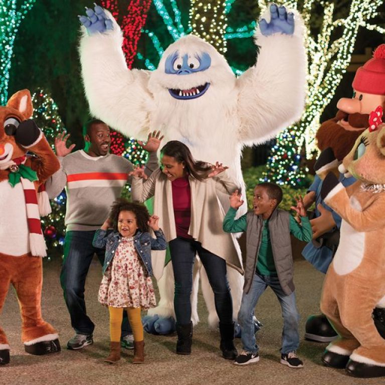 kids at seaworld's christmas celebration