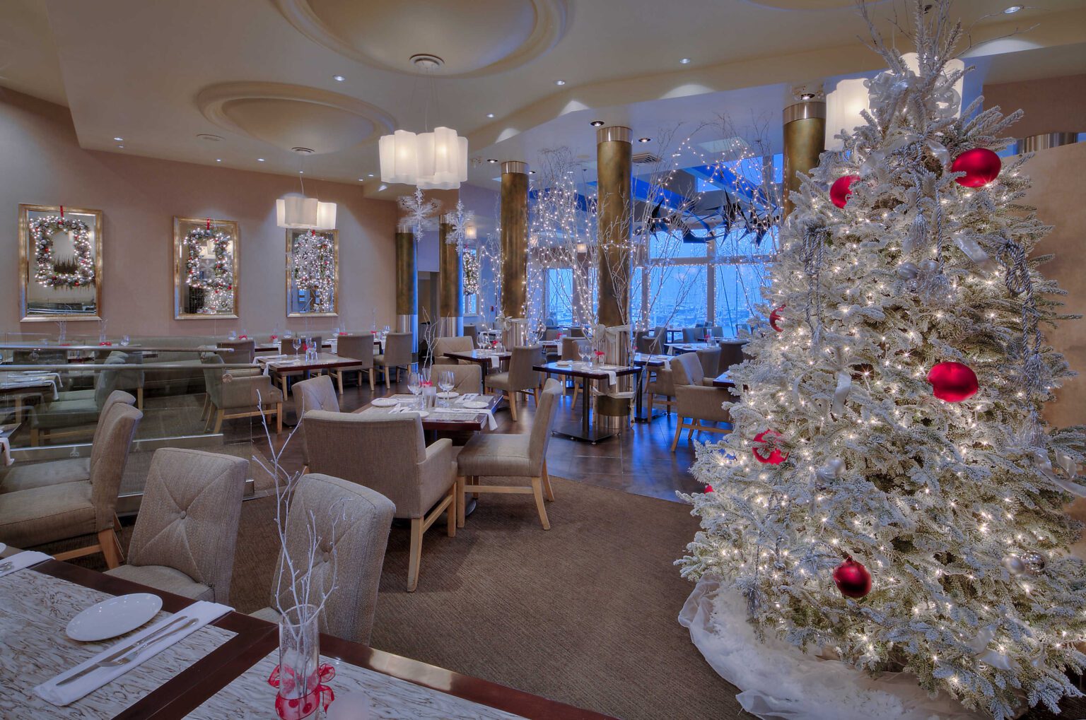 christmas tree and decor at humphreys restaurant